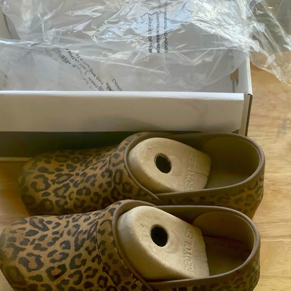 Clogs - Picture 5 of 7